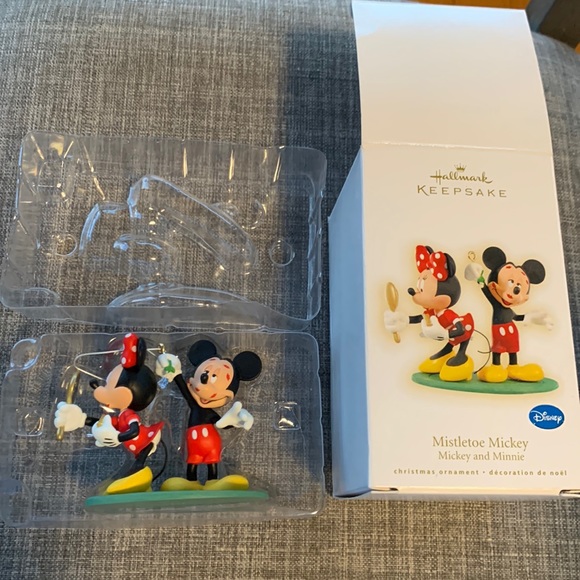 Hallmark Keepsake Ornament - Mistletoe Mickey - Picture 1 of 5